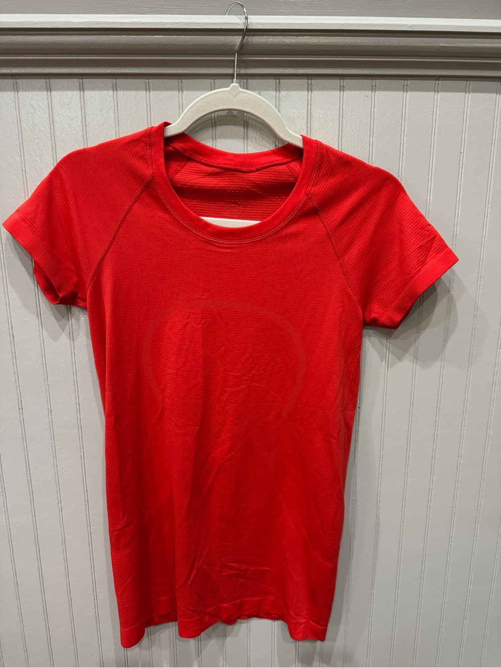 Lululemon Women’s Red Carnation Short-Sleeve Swiftly Tech Shirt Size 6